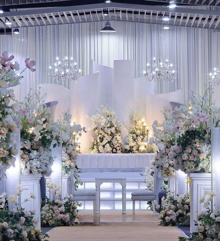 عرس قاعة ورود Elegant ballroom setup for weddings, engagements, and special events. تجهيز قاعة فاخرة لحفلات الزفاف والخطوبة والمناسبات الخاصة