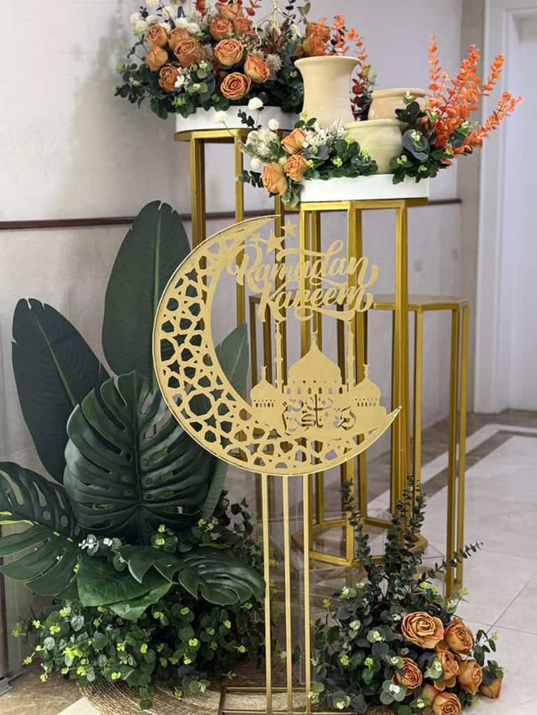 Ramadan Vibes حفلات رمضان Ramadan Iftar and Suhoor event setup with traditional decorations and lanterns. تجهيز فعالية إفطار وسحور في رمضان مع ديكورات وفوانيس رمضانية