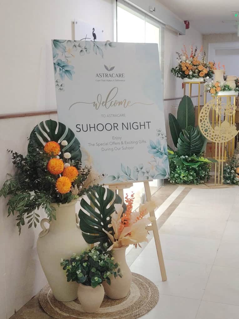 Ramadan Vibes حفلات رمضان Ramadan Iftar and Suhoor event setup with traditional decorations and lanterns. تجهيز فعالية إفطار وسحور في رمضان مع ديكورات وفوانيس رمضانية