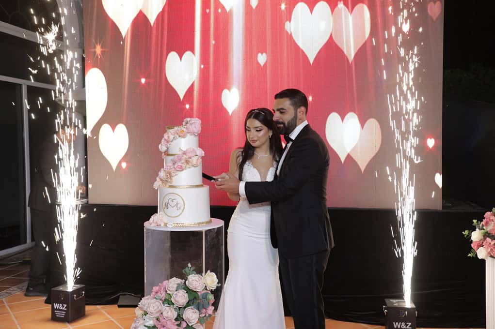 Cold Pyro جهاز شرار Cold pyro sparks and smoke machine effect for event entrance and stage. مؤثرات كولد فاير مع دخان للمسرح والدخول في الحفلات