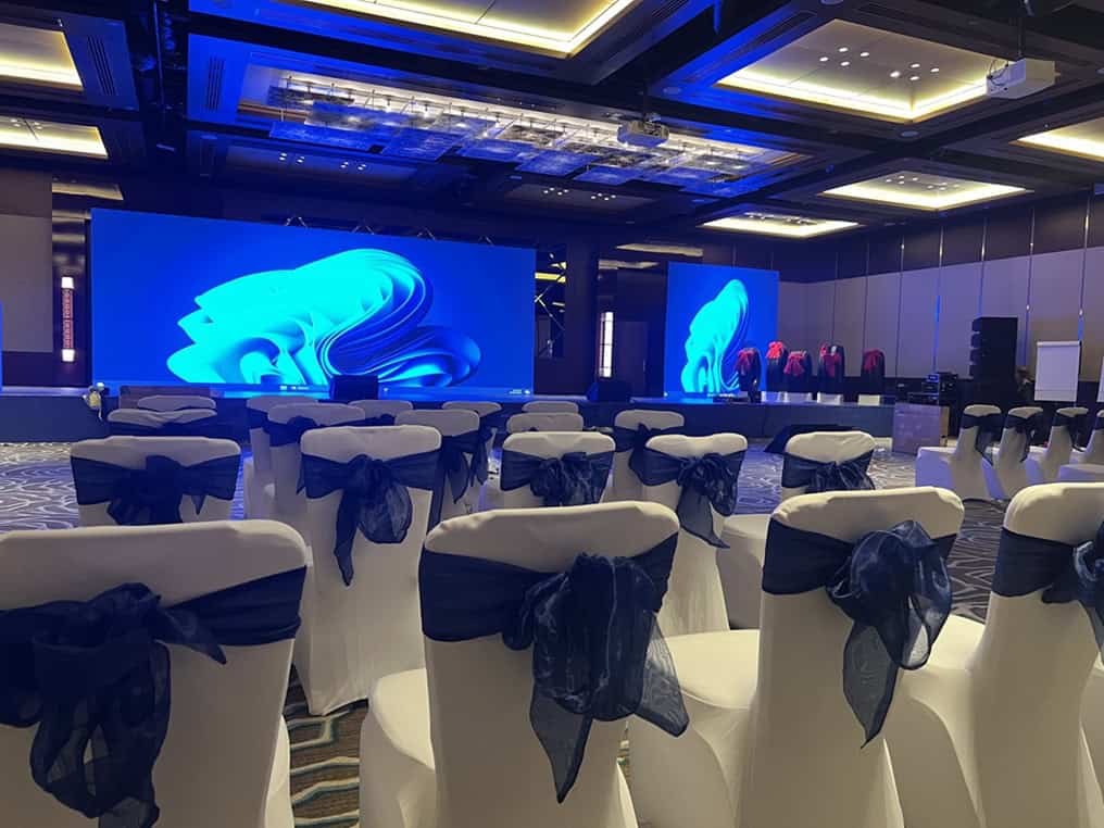 Screens شاشات عرض LED screen setup for events with stage and visual display. تجهيز شاشات للحفلات مع عرض مرئي ومسرح
