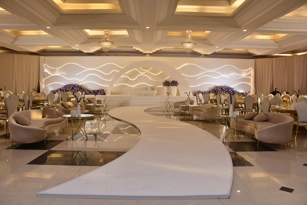 كوش قاعات Ballroom Party Elegant ballroom setup for weddings, engagements, and special events. تجهيز قاعة فاخرة لحفلات الزفاف والخطوبة والمناسبات الخاصة