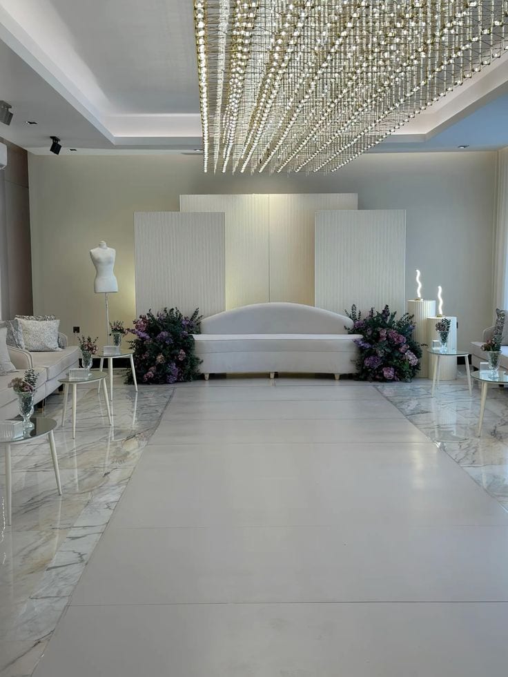 كوش ملكة Engagement kosha setup with flowers, decoration, and elegant seating – كوشة ملكة وخطوبة مع تزيين ورد وجلسة ملكية