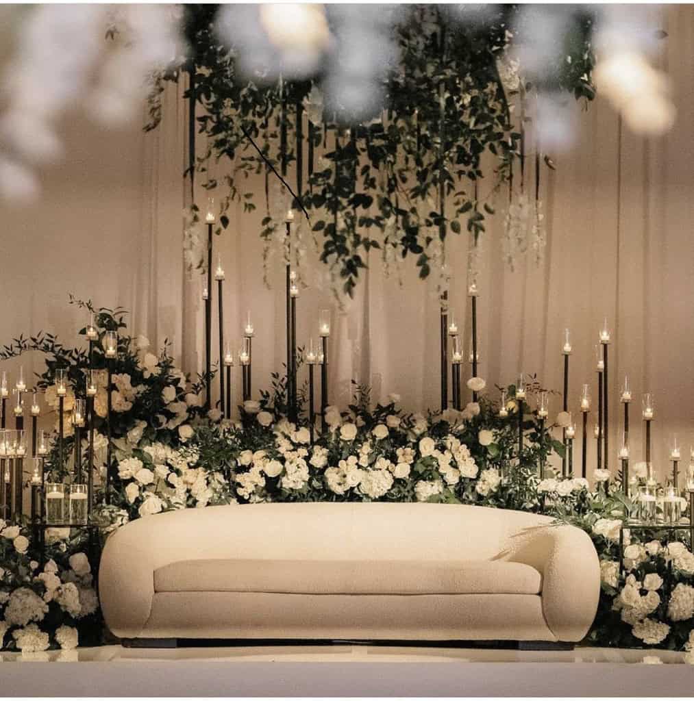كوشة قاعة انيقة Elegant ballroom setup for weddings, engagements, and special events. تجهيز قاعة فاخرة لحفلات الزفاف والخطوبة والمناسبات الخاصة